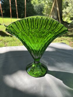 Vintage Fenton Green Art Glass Fan Shaped 8” Vase
