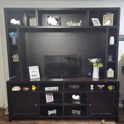 Free Entertainment Center At Greenway And Grand 