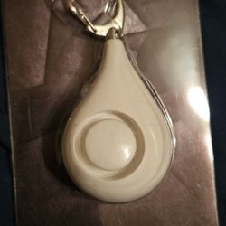 Decible Siren
Safesound Personal Emergency Alarm Keychain White 125 Decible Siren