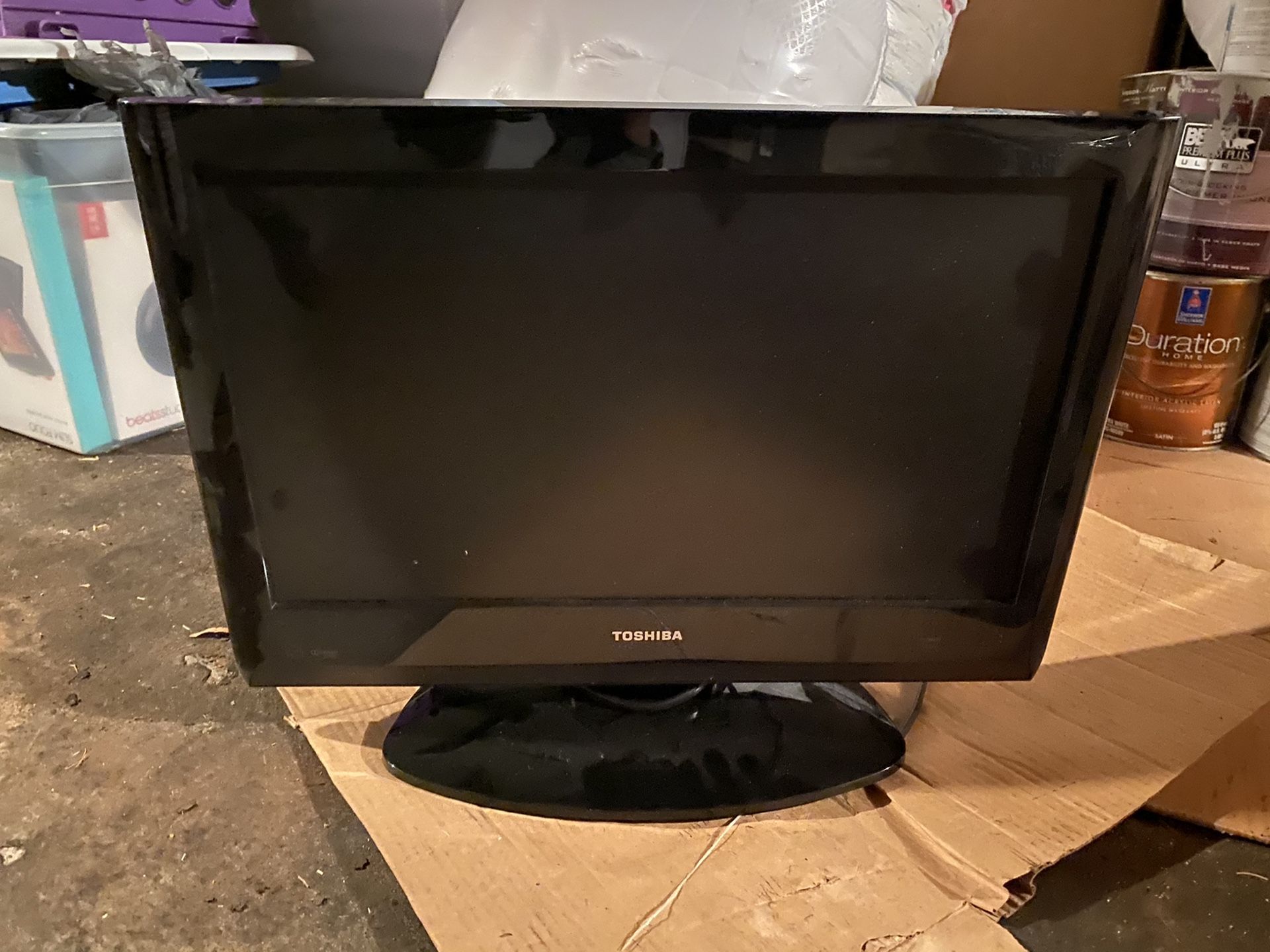 18 inch TV Screen (can be used as a monitor as well)