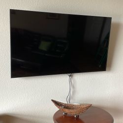 65” Samsung TV & Mounting Bracket