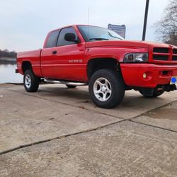 Dodge RAM 1500 SPORT WITH SNOW PLOW