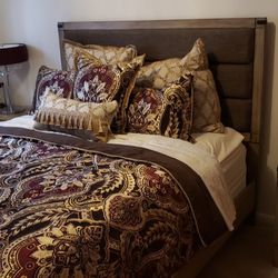 Complete Bedroom Set: Queen Size Bedframe, 2 night stands, dresser