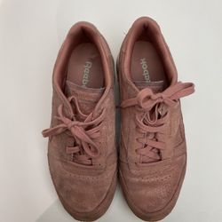 Womens Reebok Sneacker Size 8 