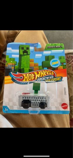 Hot wheels Minecraft racer verse cars