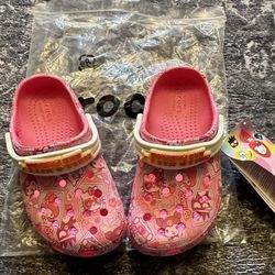 New In Bag / CROCS/ HELLO KITTY & FRIENDS! KAWAII/ SIZE 10 KIDS/ COMES W/ 6 FREE CHARMS!!! Other Sizes Available 