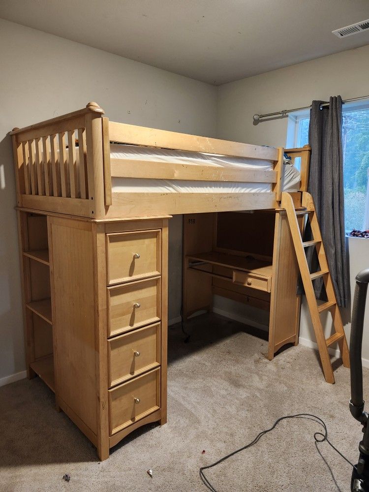 Solid Wood Twin Loft Bed With Built-in Desk