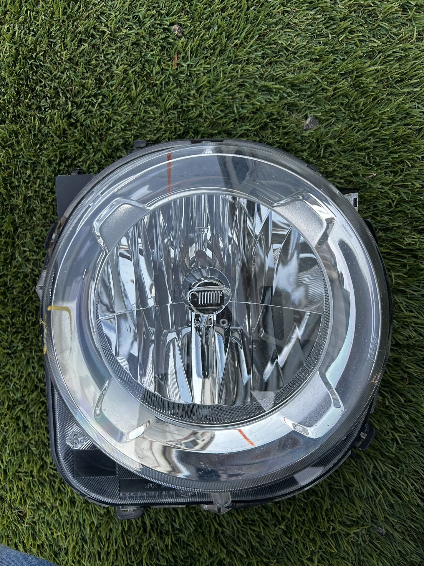 2015-2018 JEEP Renegade Right Headlight OEM