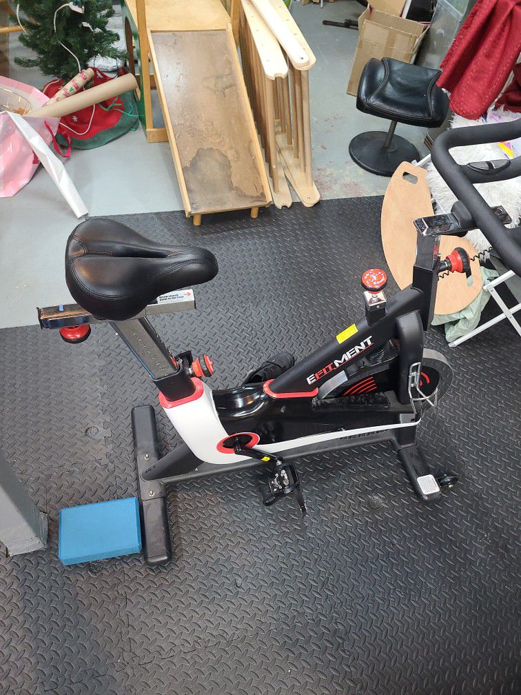 IC033 Pro Fit Belt Drive Indoor Cycling Bike by EFITMENT