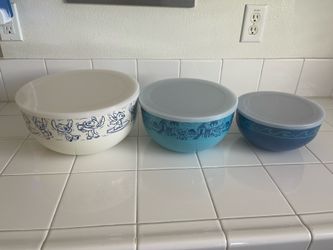 Cute Stich Mixing Acrylic Bowls Set Of 3 Like New Only Used Once From ( Disneyland ) Come With There Lids  .