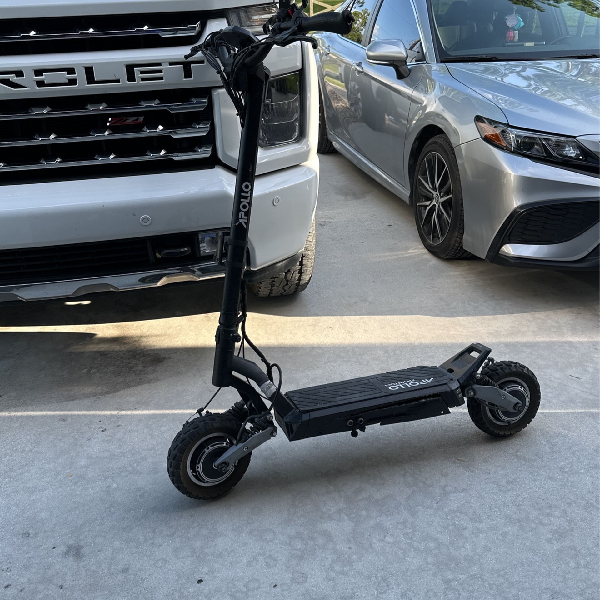 Apollo Phantom Electric Scooter