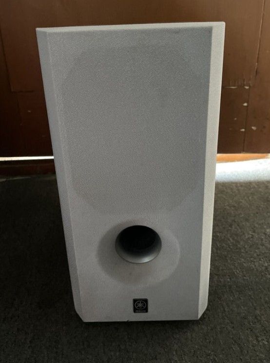 Yamaha Sw S100 10 Inch Powered Subwoofer
