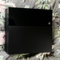Sony PlayStation 4 (PS4) Used