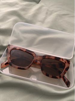Cat eye sunglasses