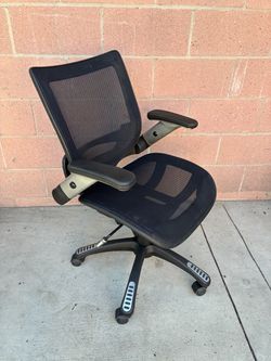 Black Mesh Ergonomic Office Chair