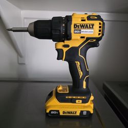 Dewalt Drill With Battery And Charger 2 AmpHour