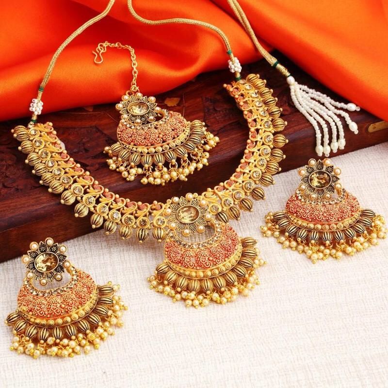 Beautiful necklace set