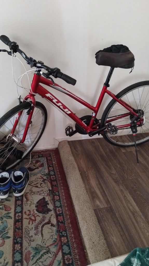 Women's Burgundy Fuji Road Bike!!