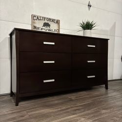 Solid Wood 6-Drawer Dresser, Walnut Finish - Pristine Condition