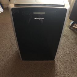 “Honey Well” Portable Air Conditioner/ Heater 🥶