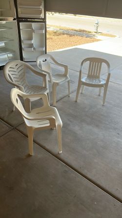 4 White Plastic Chairs (Indoor/Outdoor Use)