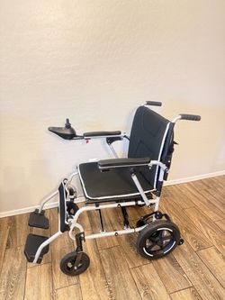 New Lightweight Folding Transport Wheelchair
