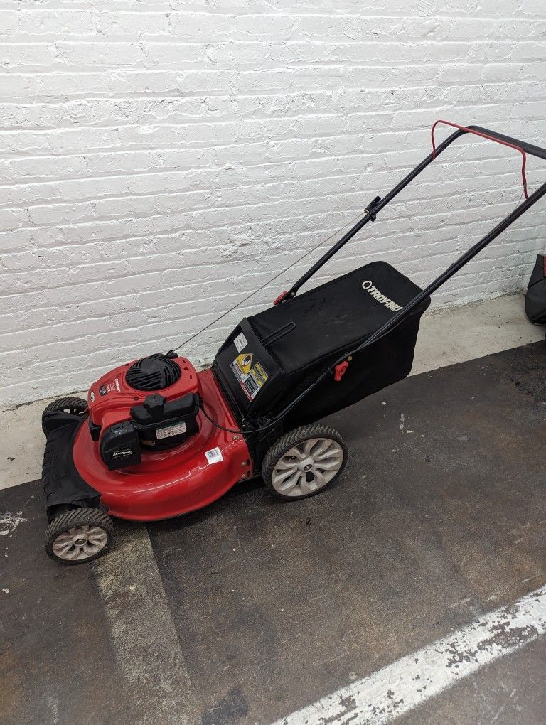 Troy Built 21 Push Lawn Mower With Bag