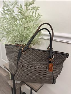 Pretty item