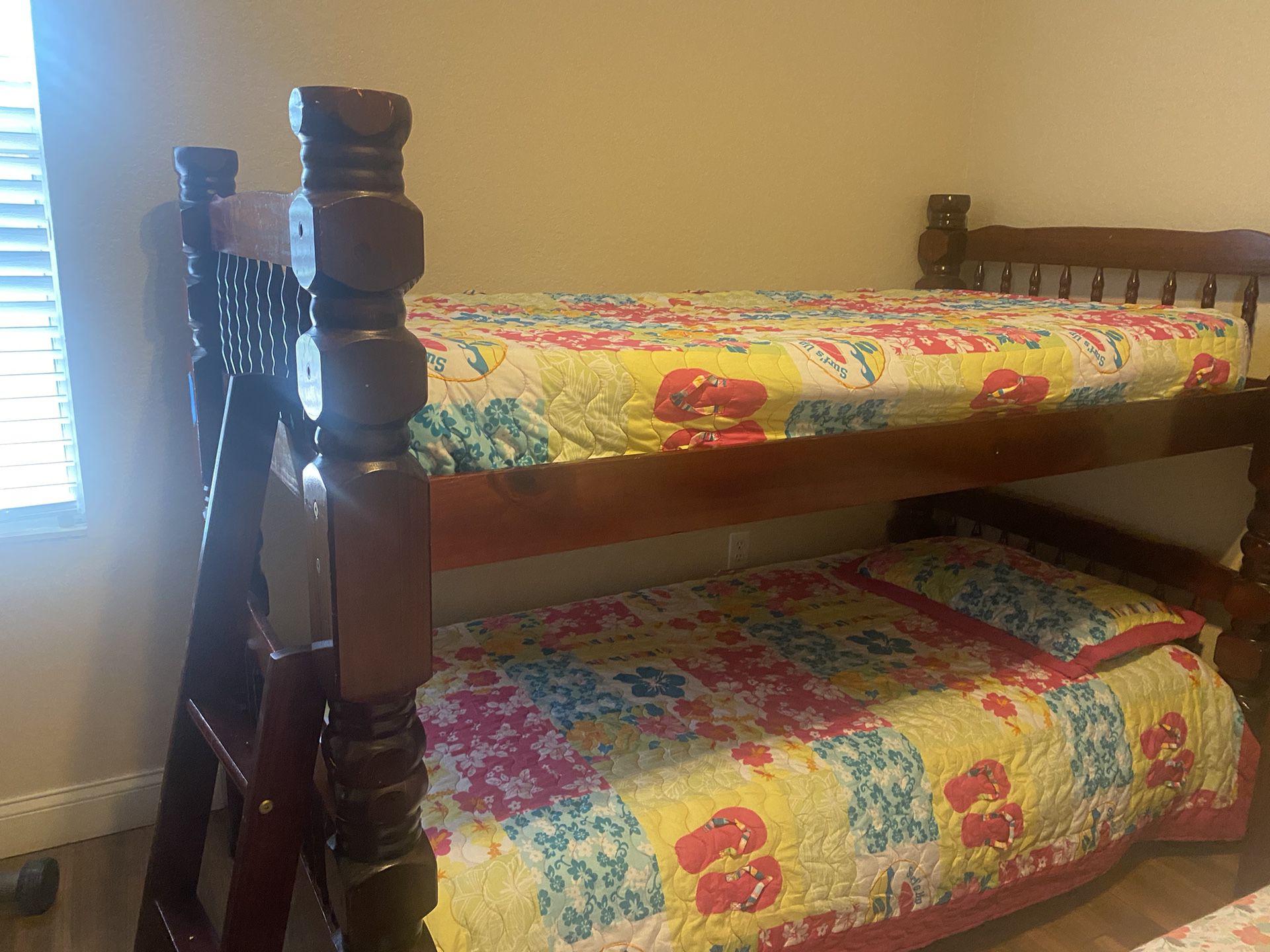 Hard and Resistant Wood Bunk Bed 