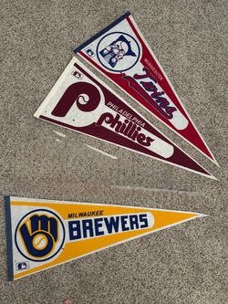 (16) Baseball Pennants