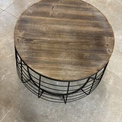 Stylish coffee table.Used :living room, bedroom and office etc….