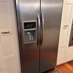 Frigidaire Refrigerator 