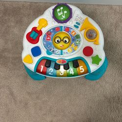 Baby Einstein discovering music activity table