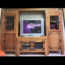 Multimueble en madera gruesa con luces