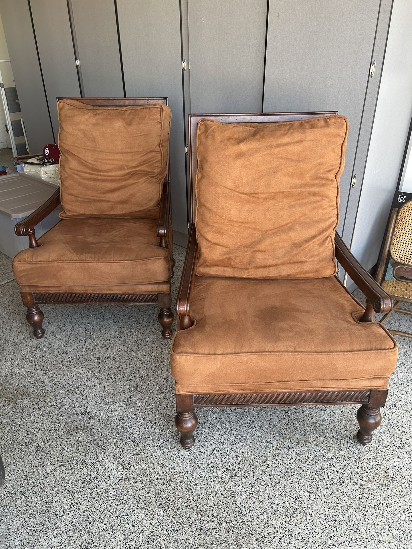 2 Oversized Living Room Chairs