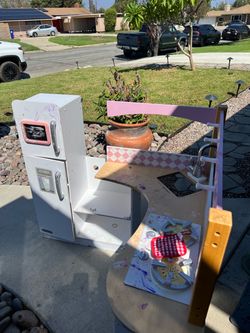 Kids kitchen set. Free!!