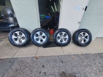 Jeep wrangler tire/ rims set