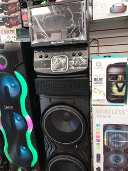 Altavoz de karaoke con micrófono y pantalla. Pago inicial de $49.