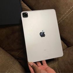 APPLE.        IPAD.             PRO 