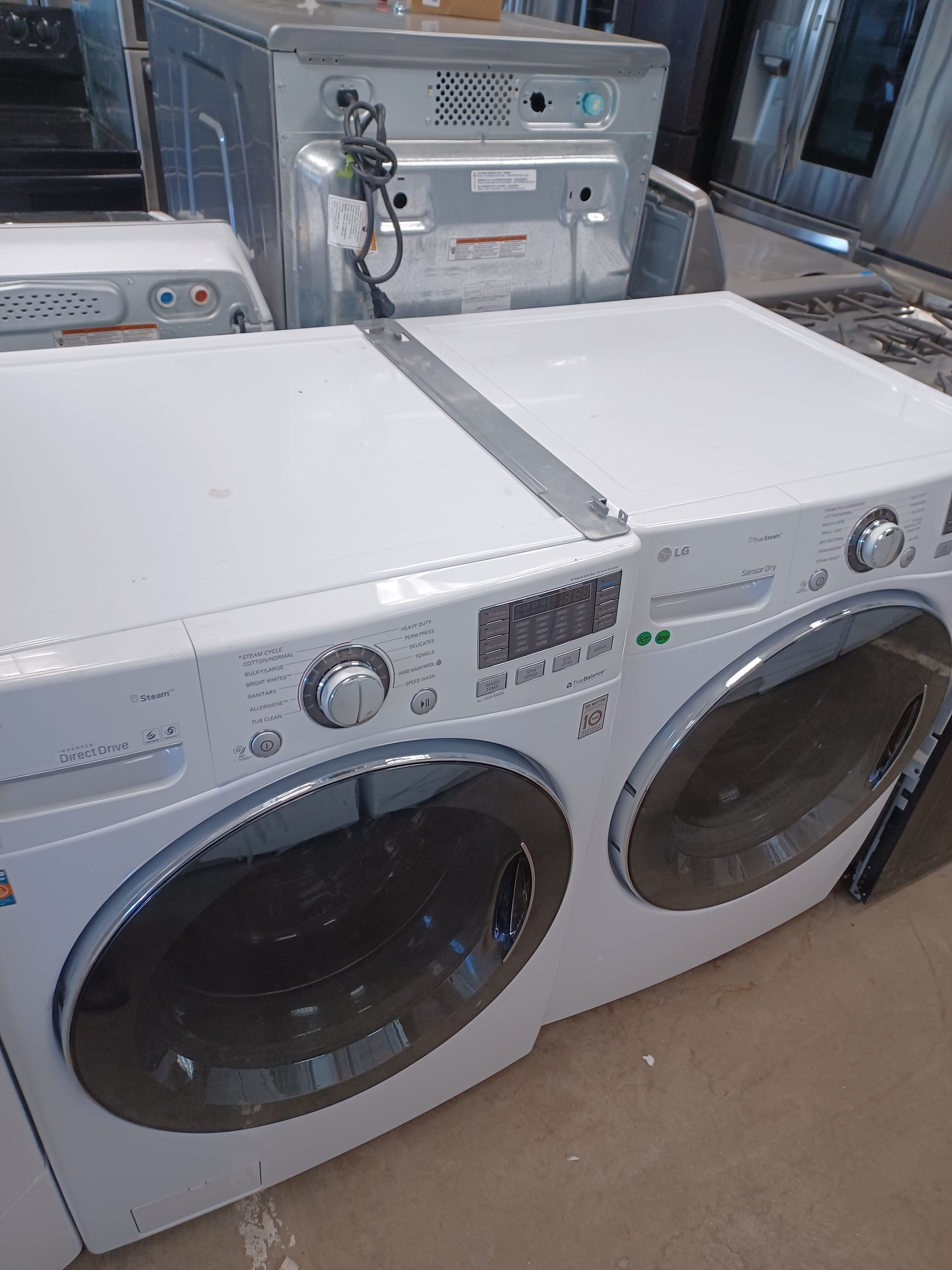 LG FRONT LOAD WASHER AND ELECTRIC DRYER SET