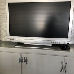 Olevia  TV 27 Inches 