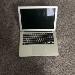 Mac Book air Laptop 2017 $300