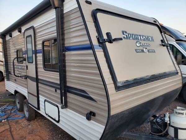 2018 Sportsmen 20 ft hybrid camp trailer sleeps 8-10 3100lbs no tax