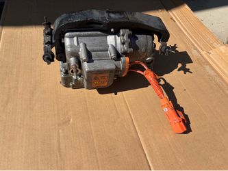 2013-16 Fiat500e A/C  compressor,pump OEM USED