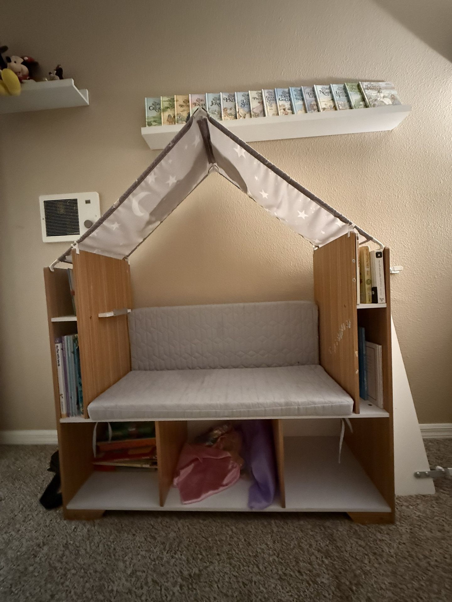 Kids Reading Nook / Toy Storage