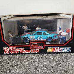 1:24 Scale Die-Cast Nascar Richard Petty Pit-Crew Set