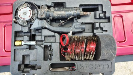 Bristle brush pneumatic
