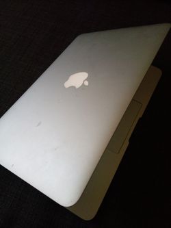APPLE MACBOOK PRO RETINA 128SSD 8GB RAM AND CHARGER