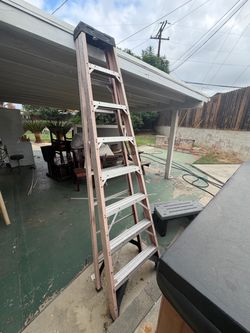8 foot fiberglass ladder