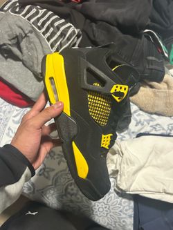 Jordan 4 thunders